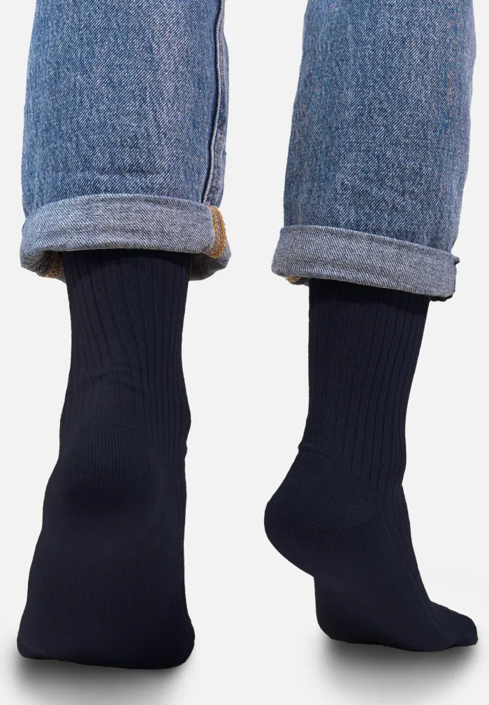 Navy blue socks made of organic cotton with wide stripes