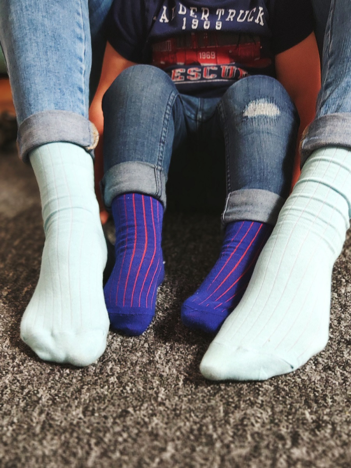 Kids socks ribbed cornflower blue with red elastane